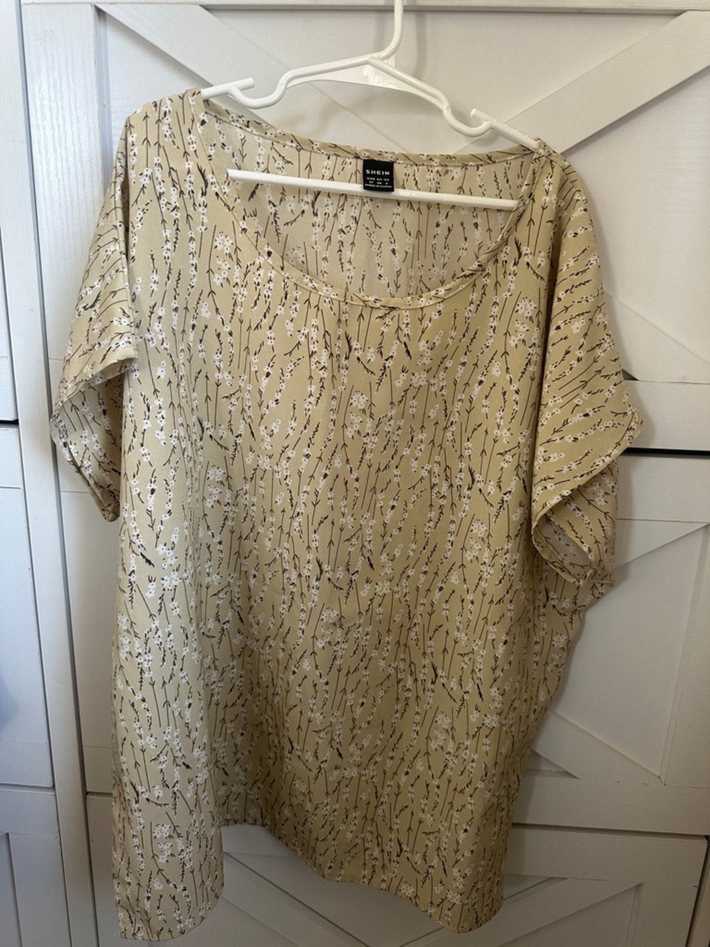 SHEIN Beige Floral Short Sleeve Tunic